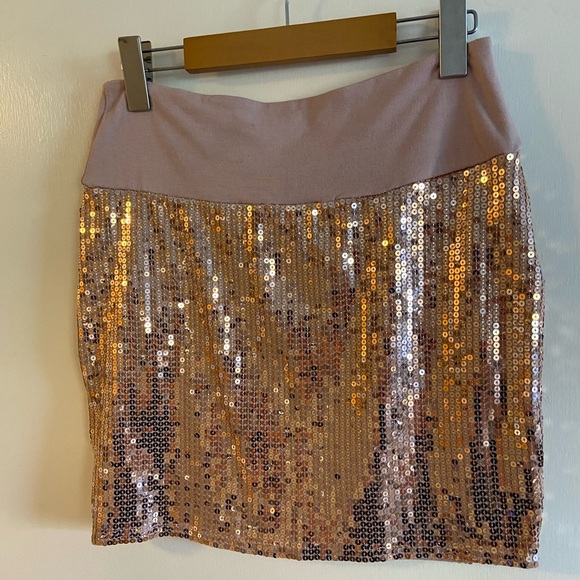 Urban Behavior Sequin Mini Skirts - black & rosé/pink/beige - Picture 1 of 6
